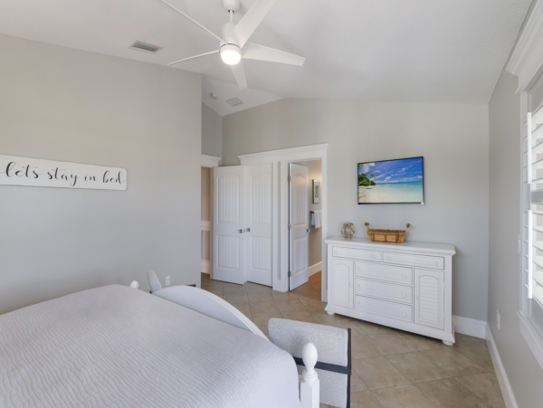 Six Bedroom Luxury Vacation Rental Anna Maria with Pool
